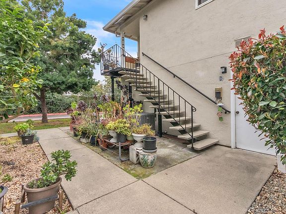 4th image of 1369 Del Rio Cir Unit D