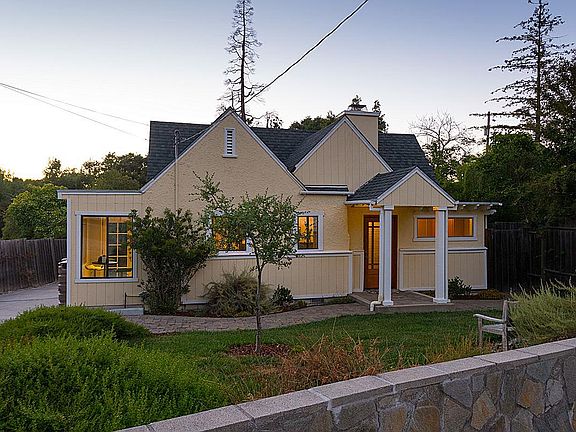 2nd image of 807 Vista Dr