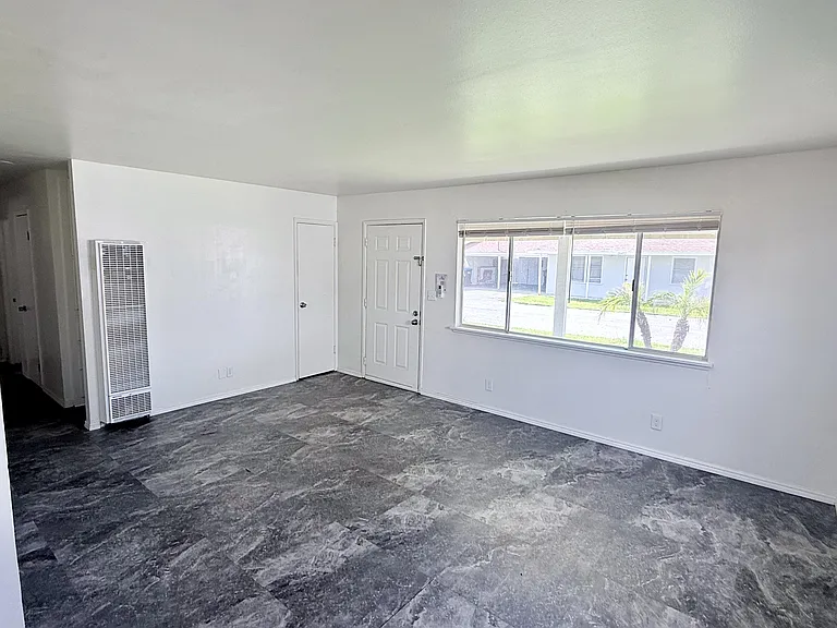 24460 Myers Ave — Photo 11