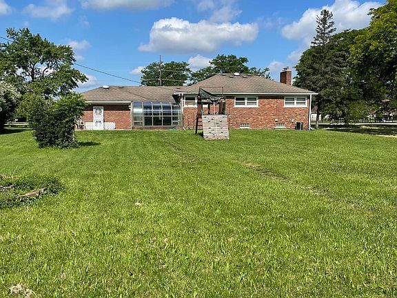 4th image of 36064 Garfield Rd