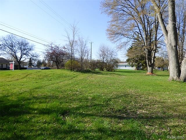 2nd image of 17360 Beech Daly Rd