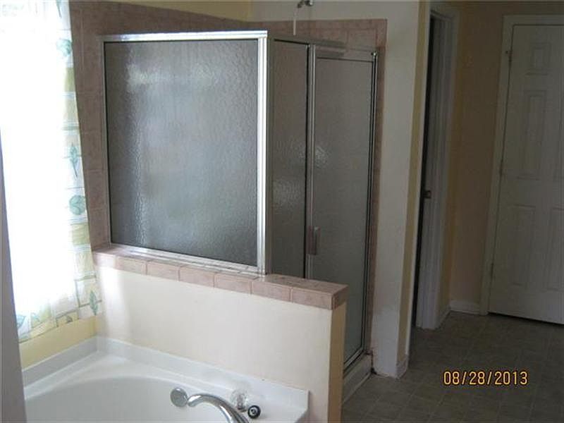 2nd image of 9832 Jeanette Cres