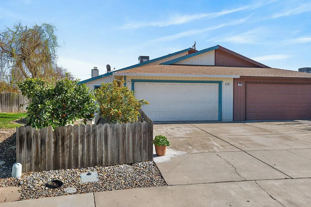 124 Muir Cir photo 1