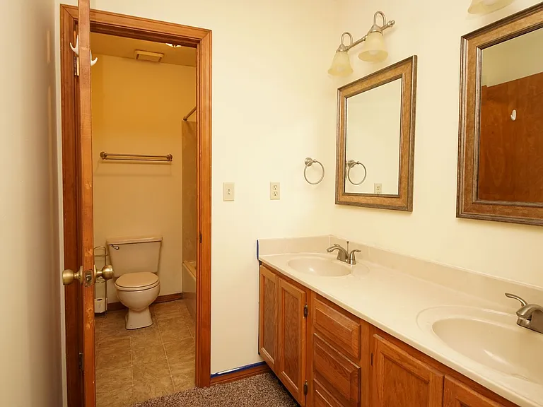 561 Bayshore Dr — Photo 19