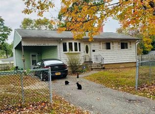 1720 Manatuck Blvd, Bay Shore, NY 11706