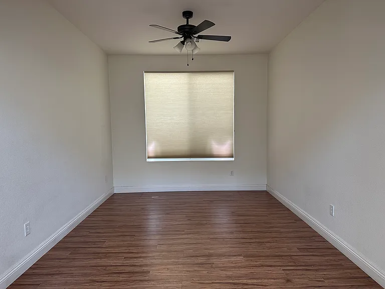11693 Bradford Commons Dr — Photo 5