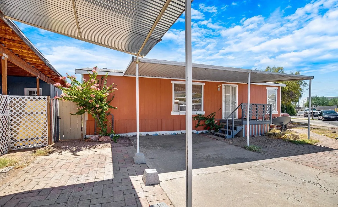3 bed, 1100 sqft, $2,500 — Photo 1