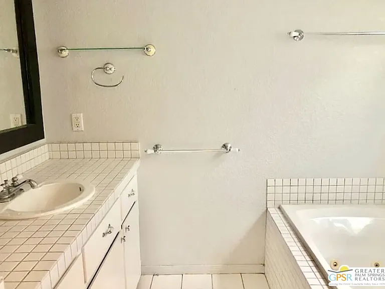 123 W San Carlos Rd — Photo 28