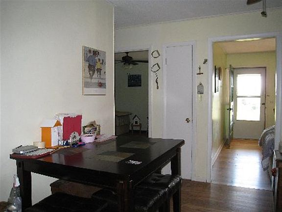 3rd image of 248 Burns Ln