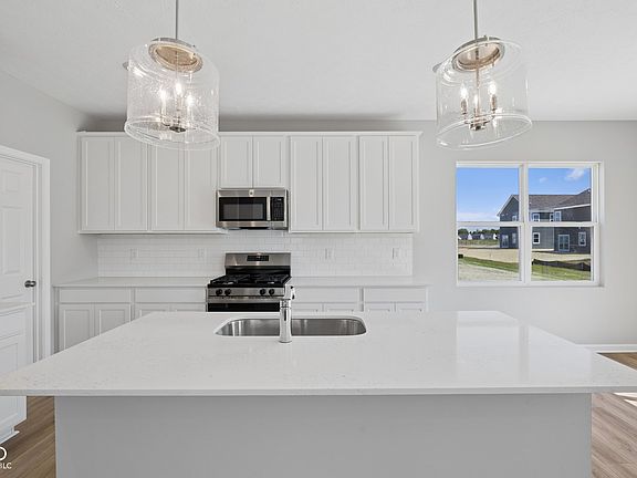 4th image of 2332 Marjorie Way