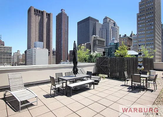 Sold by Warburg | media 4