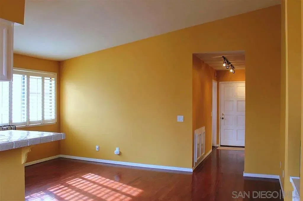 2 bed, 2.0 bath, 988 sqft, $3,200 — Photo 4