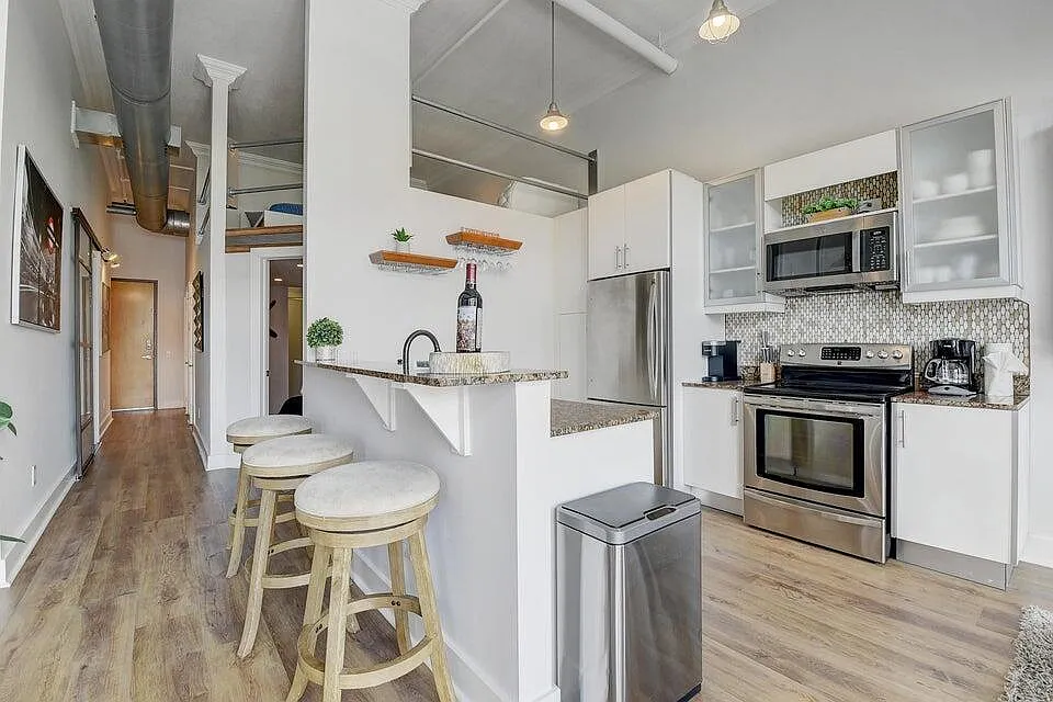 2 bed, 1087 sqft, $5,000 — Photo 2