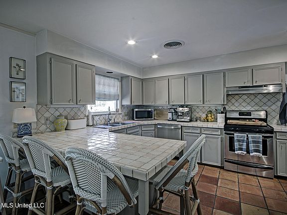 5th image of 1508 Robert Dr