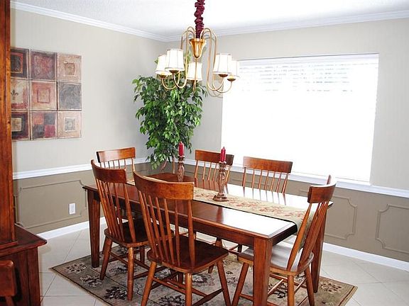 3rd image of 321 Amber Ln