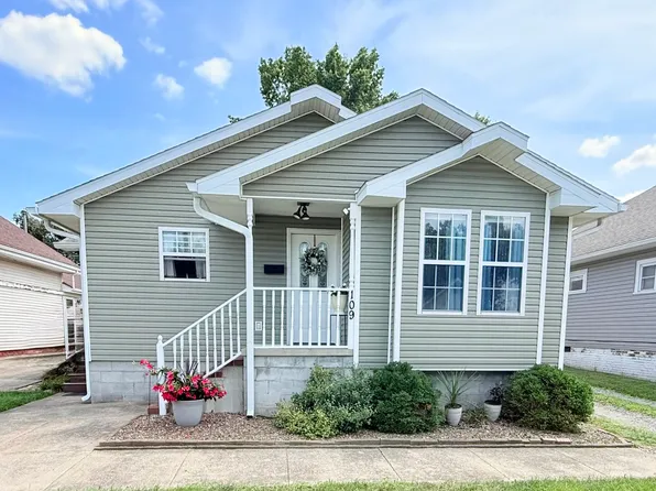 109 W College St, Harrisburg, IL 62946
