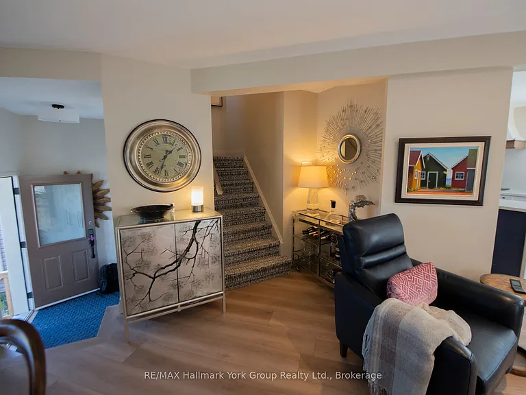 150 Victoria St S #112 — Photo 5