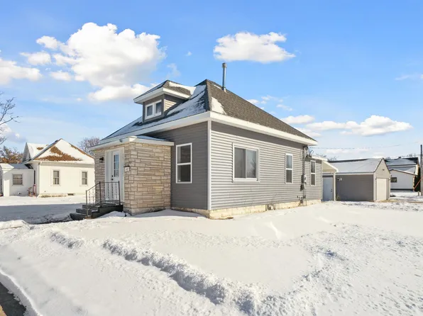 447 Nash St, Aplington, IA 50604