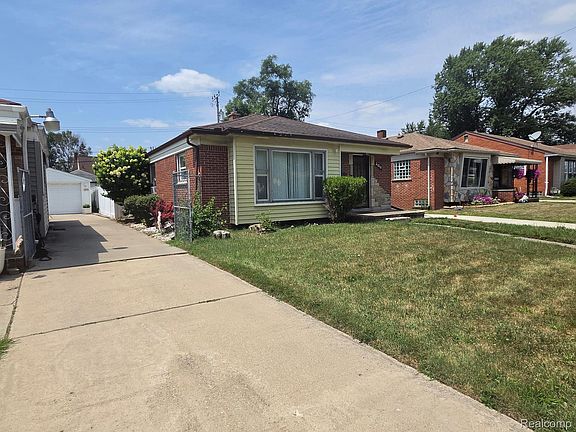 3rd image of 20253 Plainview Ave
