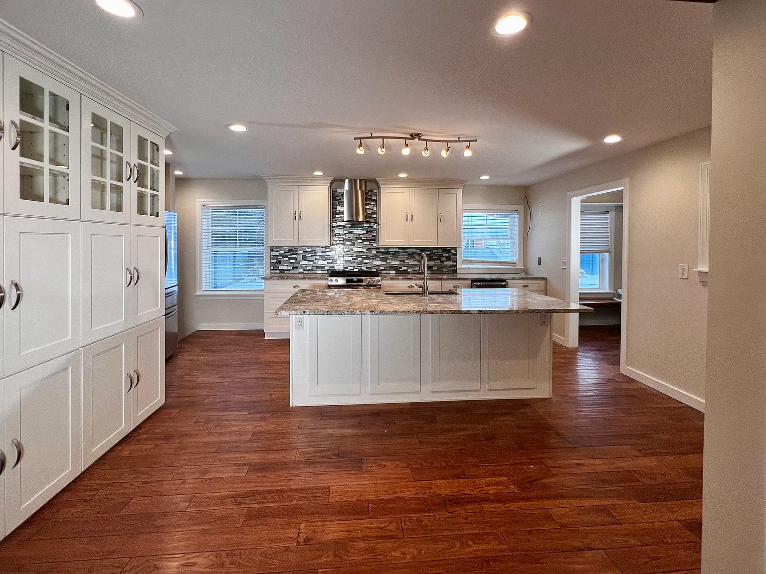 3 bed, 1631 sqft, $3,195 — Photo 3
