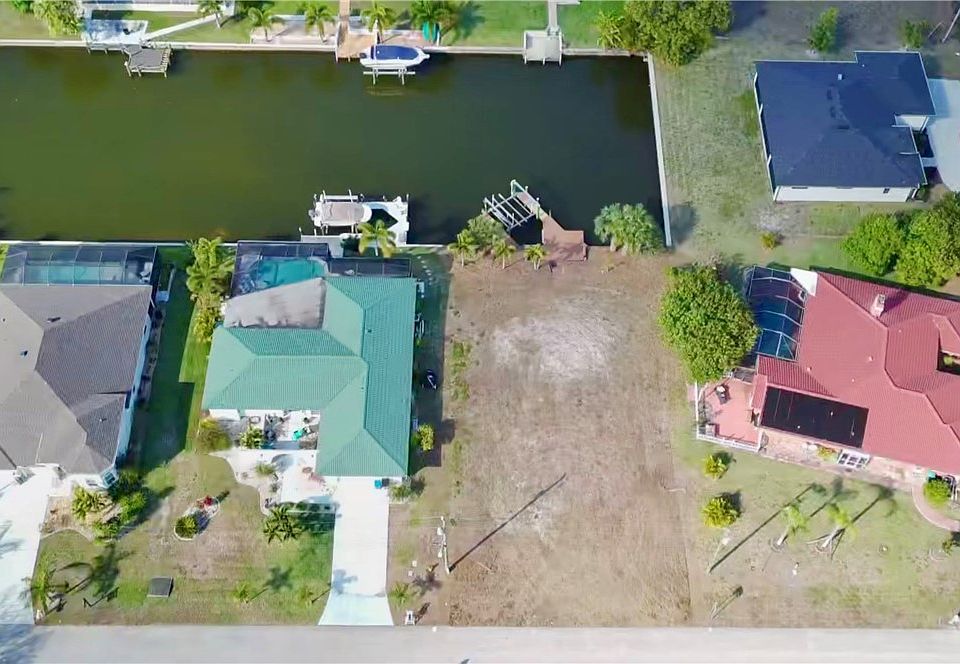 1st image of 819 SE 33rd Terrace Cpe