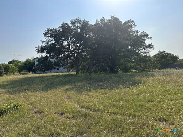 1295 Rainbow Rd, Cuero, TX 77954