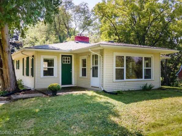 3610 Orion Rd, Oakland, MI 48363