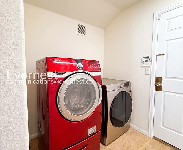 5554 Killarney Ct — Photo 16