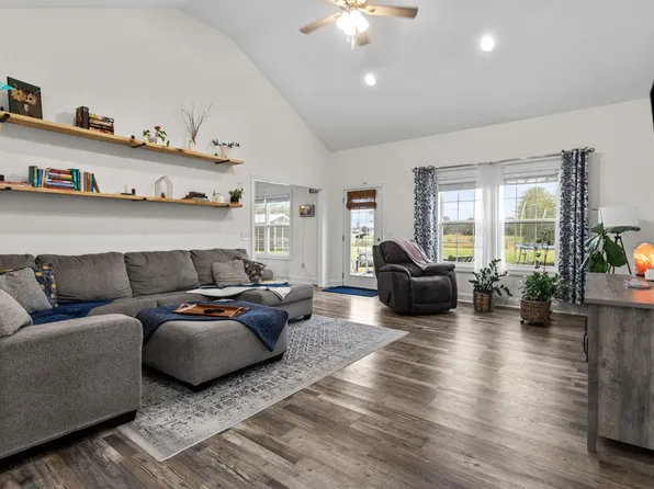 22 Hickory Dr, Manchester, TN 37355