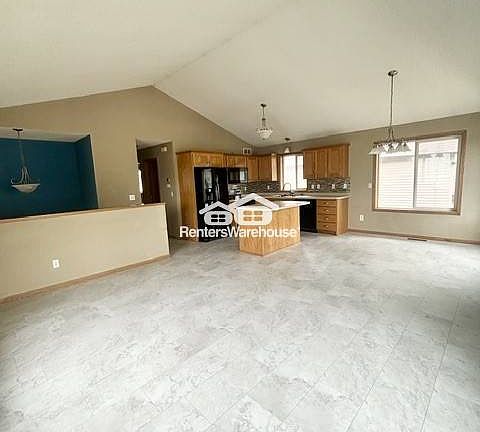 4th image of 224 5th Ave N