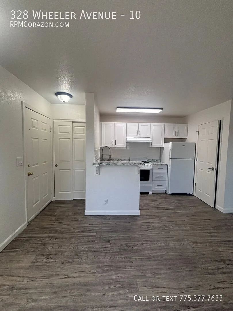 Upstairs 1 Bedroom, 1 Bathroom close to Midtown.... — Photo 1