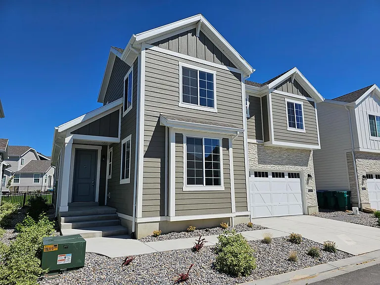 5016 W Evergreen Ln — Photo 1