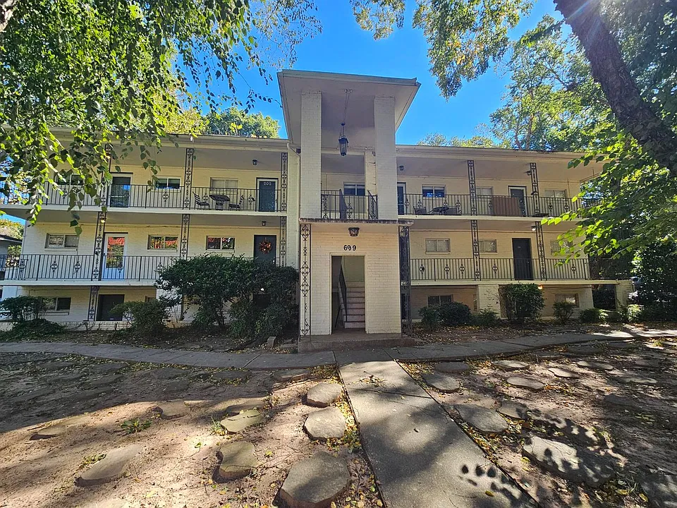 699 Argonne Ave NE #103