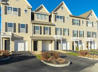 14 Erin Ct, Poughkeepsie, NY 12601