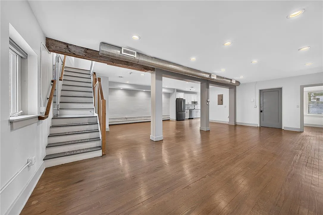 3 bed, 1.5 bath, 1888 sqft, $2,650 — Photo 4