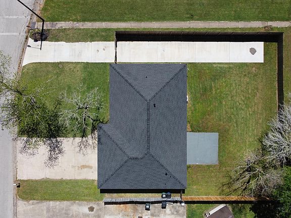 4th image of 1401 Camellia Dr