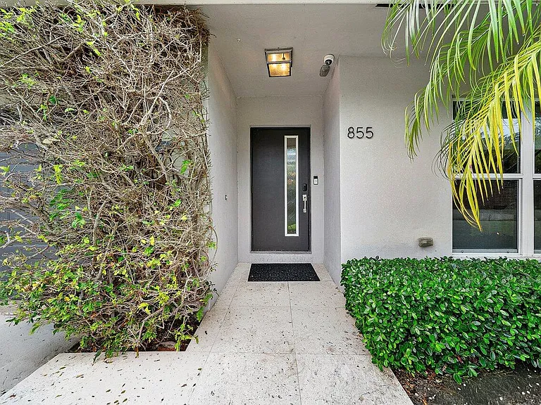 855 Berkeley St — Photo 4
