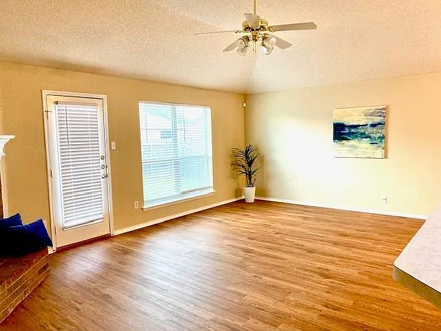 544 Marybeth Dr — Photo 3