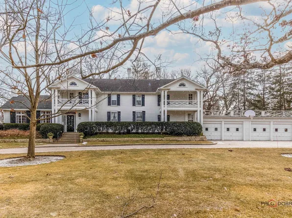 348 Foss Ct, Lake Bluff, IL 60044