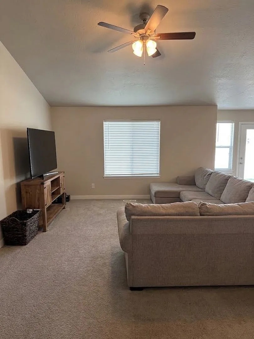 Looking for space, comfort, and mountain views without giving up your commute to SLC? — Photo 2