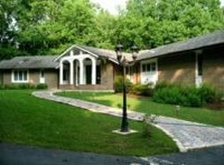 9219 Hidden Creek Dr, Great Falls, VA 22066