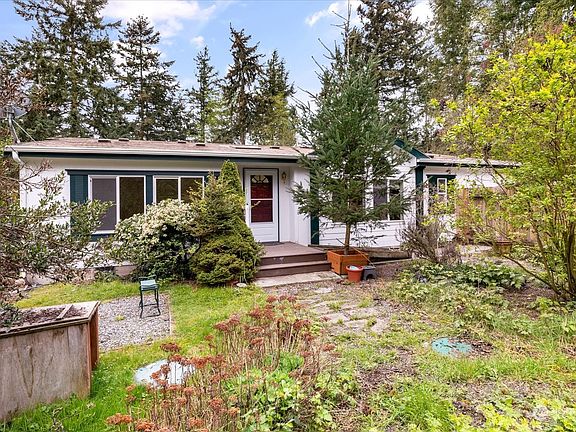 4th image of 820 Delphinium Drive