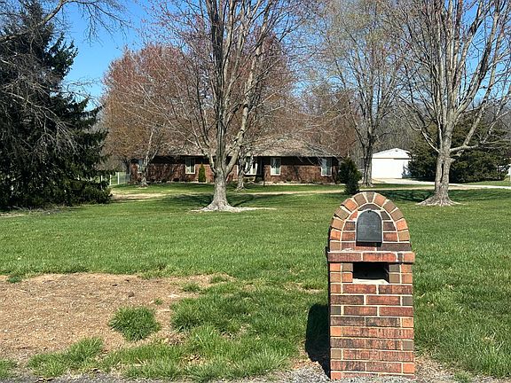 3rd image of 5221 E Farm Road 142