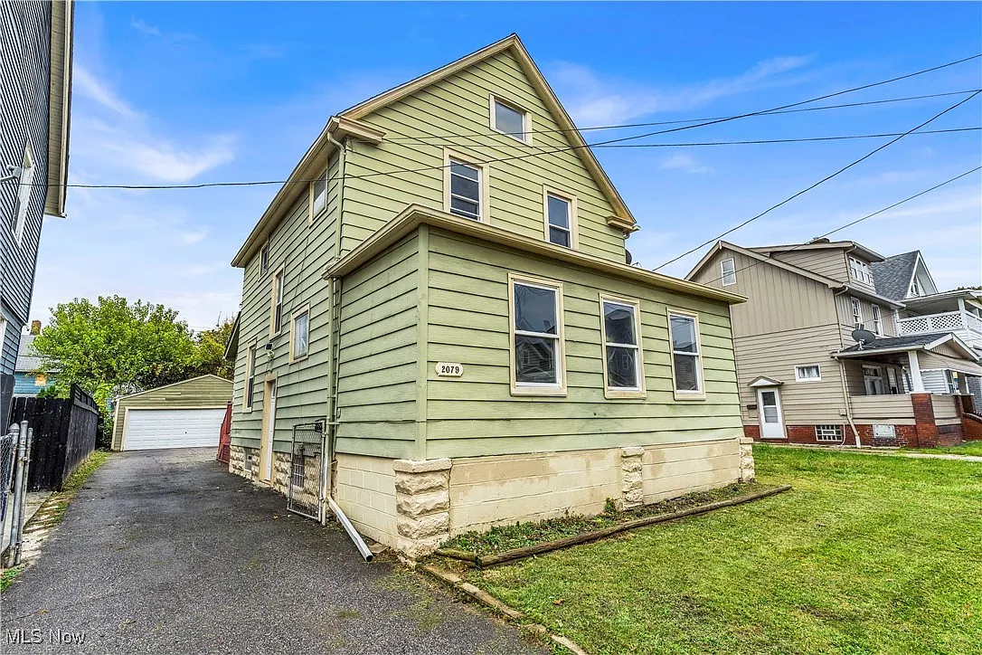 2079 W 105th St photo 1
