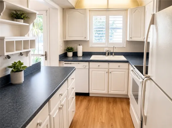 1100 Ponce De Leon Cir APT N212, Vero Beach, FL 32960