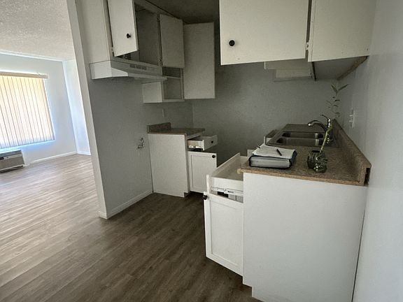 4th image of 13915 Frederick St #8