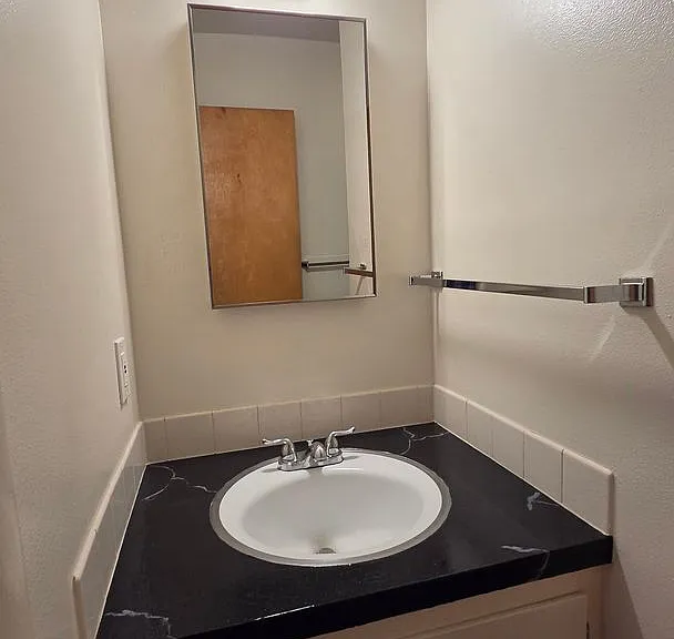 104 Camelot Ct — Photo 13