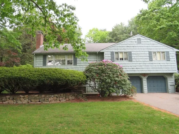 40 Hearthstone Dr, Medfield, MA 02052
