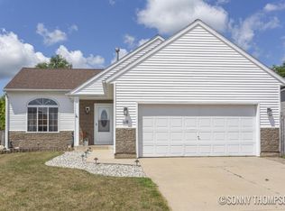 335 Pioneer Trl, Cedar Springs, MI 49319