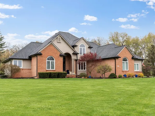 4750 Edinburgh Dr, Howell, MI 48843